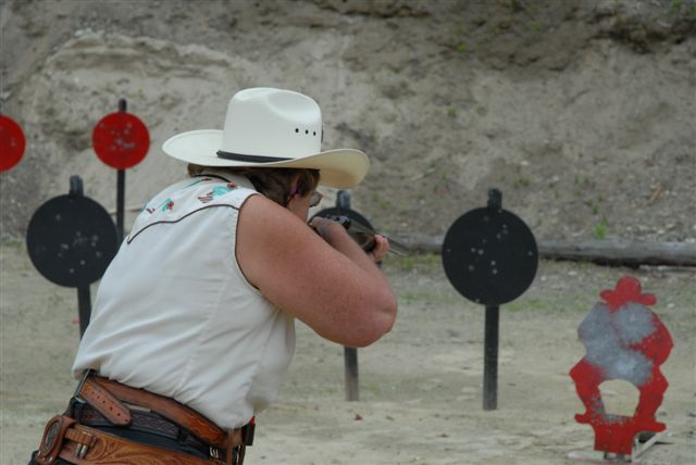 Bonnie Dee in the shootoff.